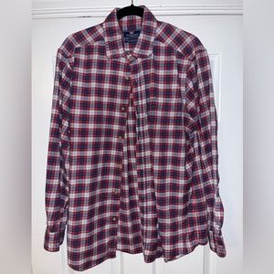 Men’s Vineyard Vines classic fit flannel Murray shirt.